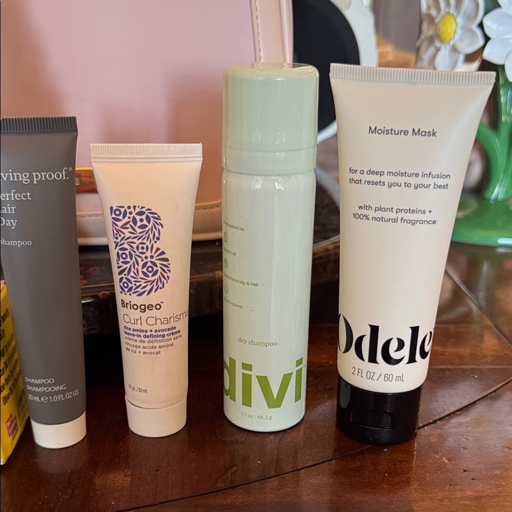 Cosmetic Bag & 9 Travel Products - Picture 4 of 7